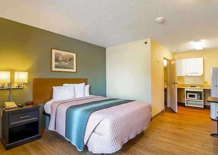 Hometowne By Red Roof Chicago - Motel Waukegan