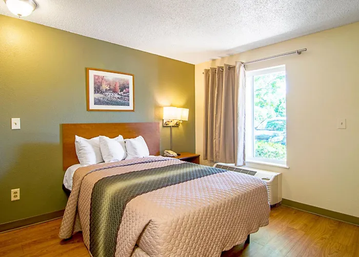 Motel Hometowne By Red Roof Chicago - Waukegan
