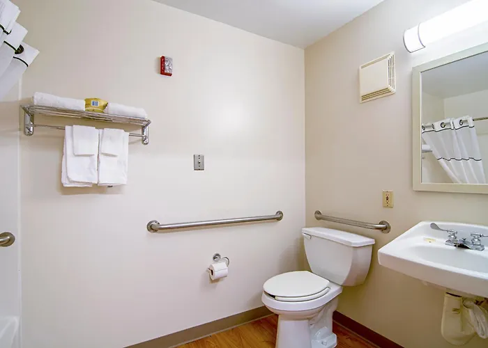 Hometowne By Red Roof Chicago - 2*