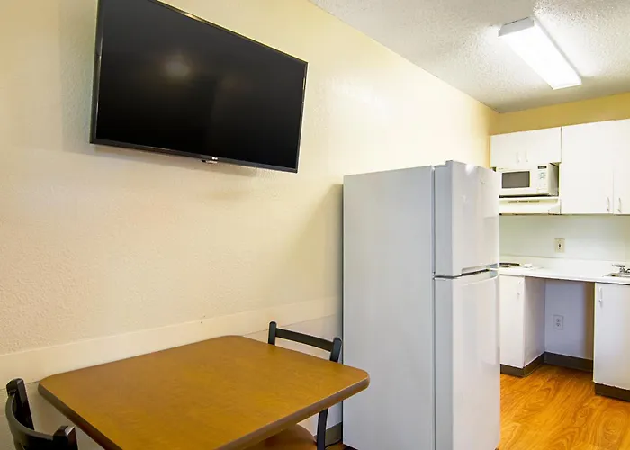 Motel Hometowne By Red Roof Chicago -