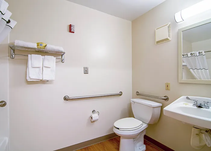 Hometowne By Red Roof Chicago -