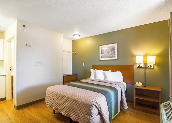 Hometowne By Red Roof Chicago - 2*