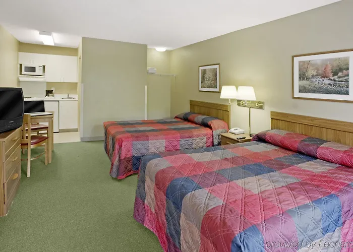Hometowne By Red Roof Chicago - Motel